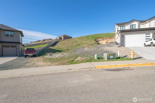 83 Sunny Meadows Loop, Wenatchee, WA, 98801-9800 | Card Image