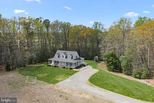 5610 Mount Landing Rd, TAPPAHANNOCK, VA, 22560-5327 | Card Image