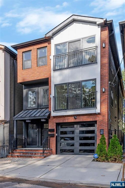 11 Voorhees St, Newark, NJ, 07108-1011 | Card Image