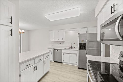 1049 Greenhaven Dr, Vadnais Heights, MN, 55127-7821 | Card Image