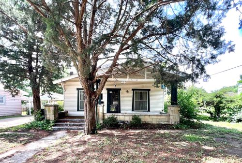 211 W Linden, Arkansas City, KS, 67005 | Card Image