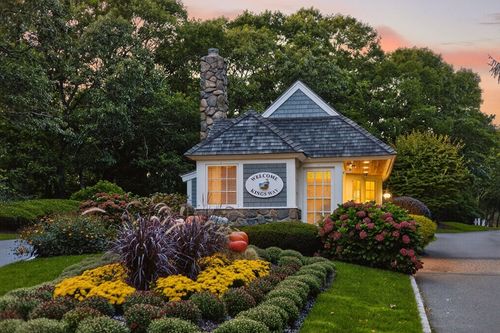 28-28 Oak Gln, Yarmouth Port, MA, 02675-1469 | Card Image