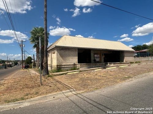 702 Galveston St, Laredo, TX, 78040-4638 | Card Image