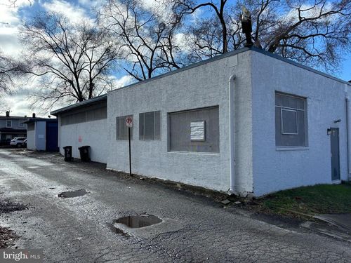 2 Noble St, NORRISTOWN, PA, 19401-4422 | Card Image