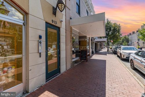 913 Caroline St, FREDERICKSBURG, VA, 22401-5855 | Card Image