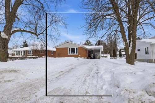 135 Rowland St, Mitchell, ON, N0K1N0 | Card Image