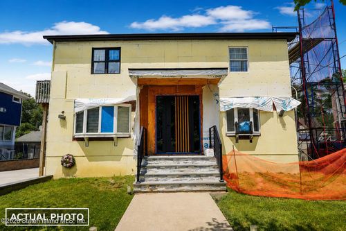 97 Margaretta Ct, Staten Island, NY, 10314-2318 | Card Image