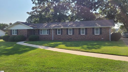105 Blakely Ave, Laurens, SC, 29360-3701 | Card Image