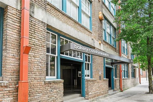 apt-210-1111 S Peters St, New Orleans, LA, 70130-1798 | Card Image