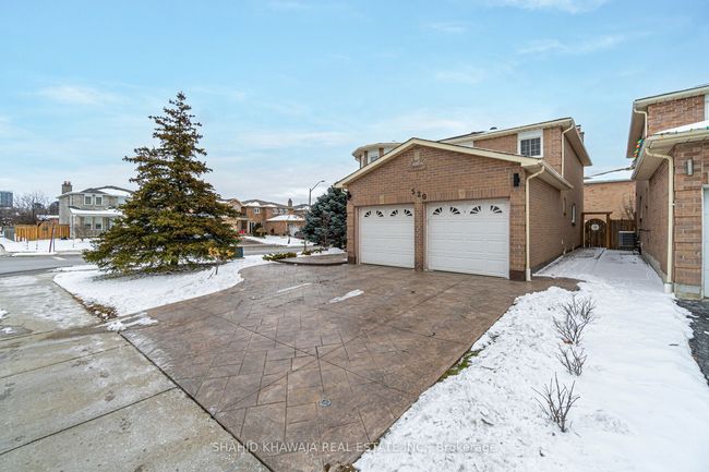 520 Ceremonial Dr, House other with 4 bedrooms, 3 bathrooms and 3 parking in Mississauga ON | Image 4