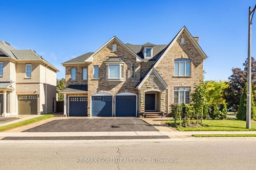 19 N Eiffel Boulevard N, Brampton, ON, L6P1V9 | Card Image