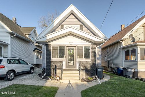 3902 Martha Ave, Toledo, OH, 43612-1253 | Card Image