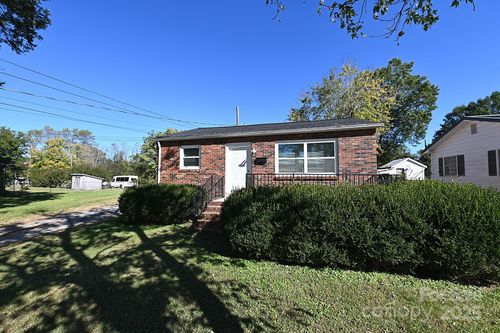 125 S Ervin Ave, Newton, NC, 28658-2435 | Card Image