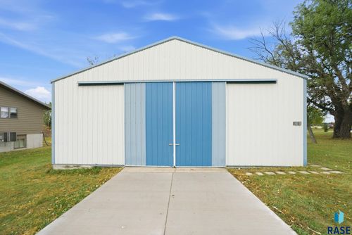 305 N Cedar St Street, Lennox, SD, 57039 | Card Image