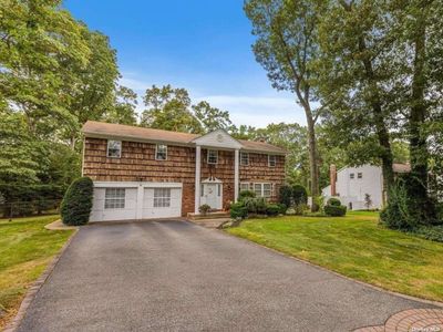 6 Capitol Court, House other with 4 bedrooms, 2 bathrooms and null parking in Hauppauge NY | Image 3