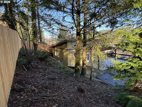 810 Se Beaver St, Toledo, OR, 97391-2344 | Card Image