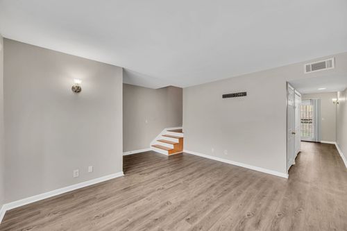 apt-h43-4958 Edmondson Pike, Nashville, TN, 37211-4742 | Card Image