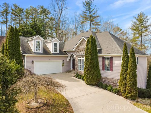 8-5 Timber Moss Dr, Asheville, NC, 28804-9122 | Card Image