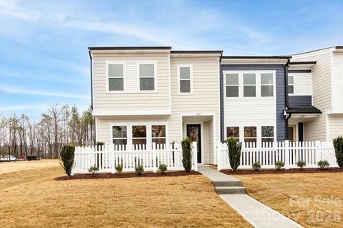 8434 Discovery Ln, Charlotte, NC, 28216 | Card Image