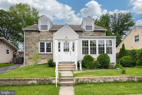 661 Schoolside Ln, SWARTHMORE, PA, 19081-2521 | Card Image