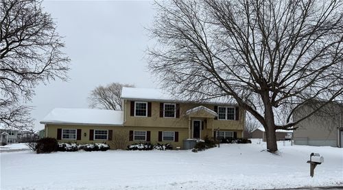 325 Meadowbrook Pkwy E, Horseheads, NY, 14845-1870 | Card Image