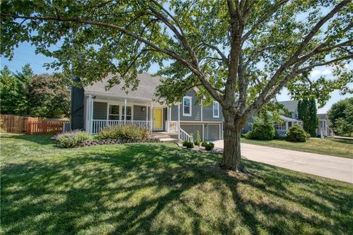 105 Sw Tess Dr, Lee's Summit, MO, 64081-4044 | Card Image