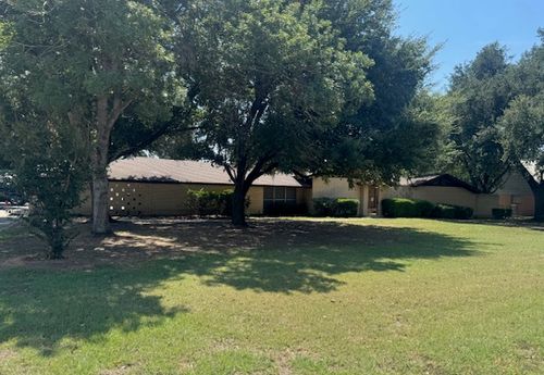 821 Central Ave, Elgin, TX, 78621-2521 | Card Image