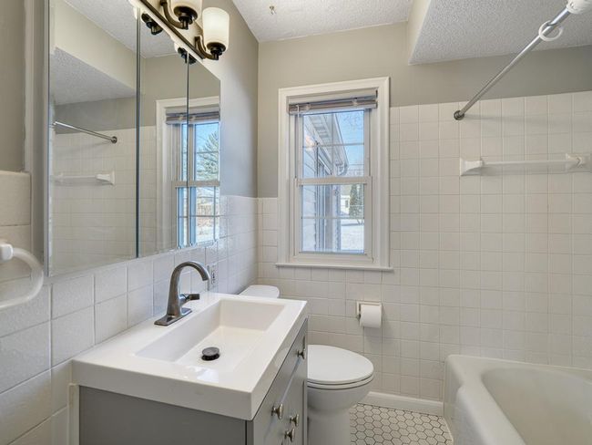 10 - Bathroom.jpg | Image 10