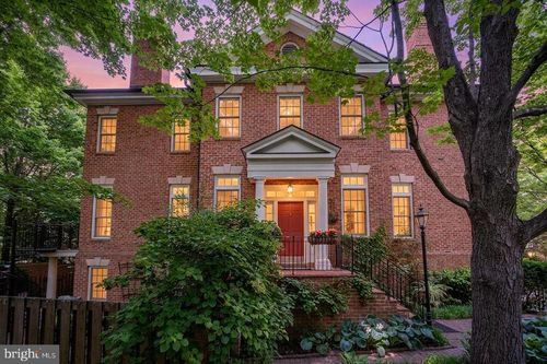 2026 Mayfair Mclean Ct, Falls Church, VA, 22043-1759 | Card Image