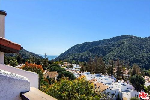 1694 Michael Ln, Pacific Palisades, CA, 90272-2036 | Card Image