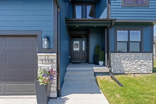 1325 Nw Yorktown Dr, Waukee, IA, 50263-7042 | Card Image