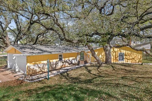 102 Cove Ln, Sunrise Beach, TX, 78643-9352 | Card Image