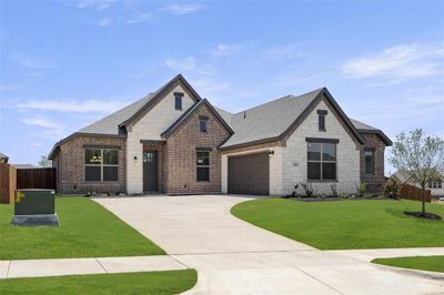 3216 Signal Hill Drive, House other with 3 bedrooms, 2 bathrooms and null parking in Burleson TX | Image 2