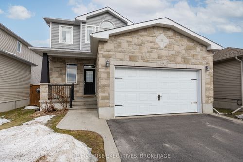 203 Kildare Ave, Amherstview, ON, K7N0A4 | Card Image