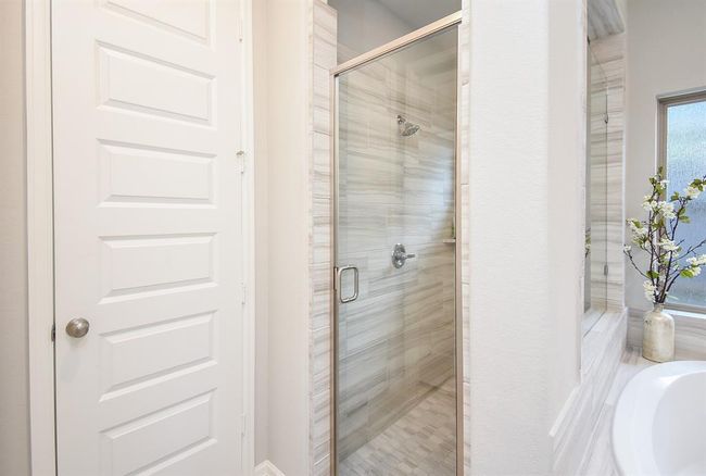 Over sized shower with upgraded tile floor in accent mosaic tile | Image 25