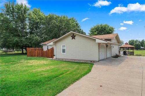 129 Nw 251st Rd, Clinton, MO, 64735-9075 | Card Image