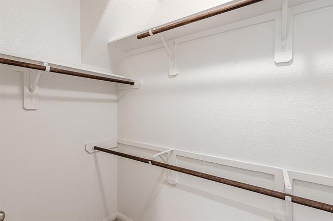Large Walk-in Closet | Image 25