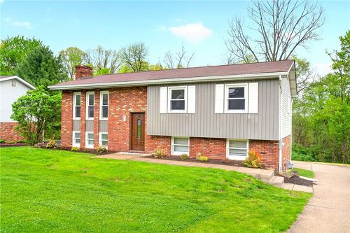 113 Redbud Dr, Beaver Falls, PA, 15010-1152 | Card Image