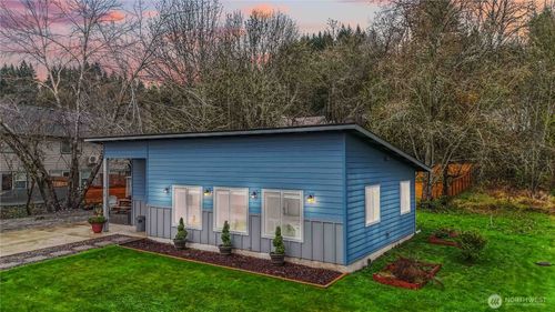 810 Se Front St, Winlock, WA, 98596-9436 | Card Image