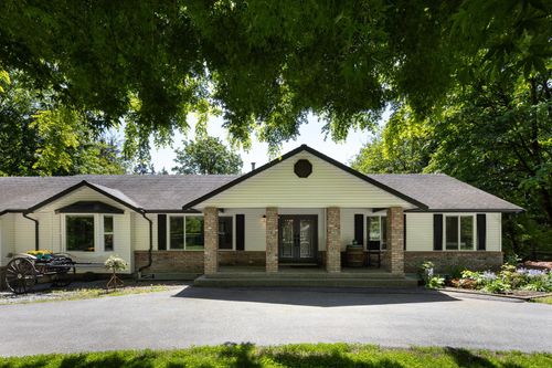 27454 110 Ave, Maple Ridge, BC, V2W1P5 | Card Image