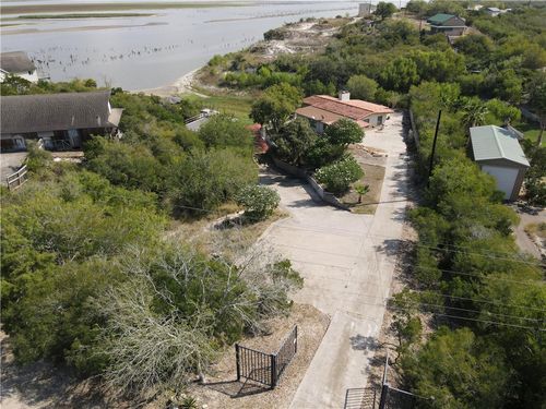 560 Vista Dr, Sandia, TX, 78383-4068 | Card Image