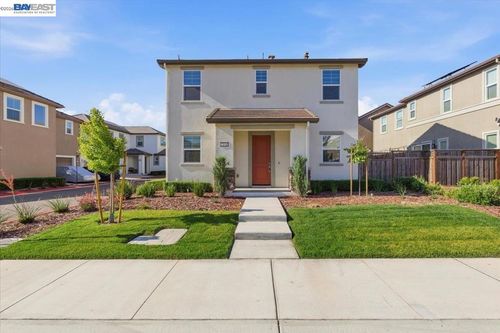 2134 Daimler St, Lathrop, CA, 95330-8122 | Card Image