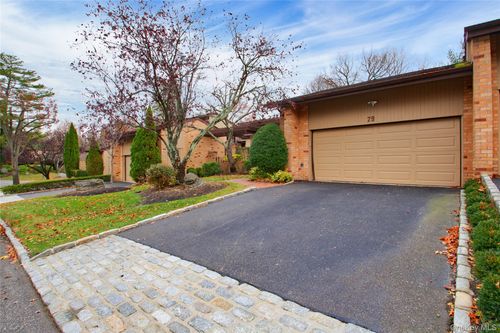 29 Woodland Dr, Roslyn, NY, 11576-3036 | Card Image