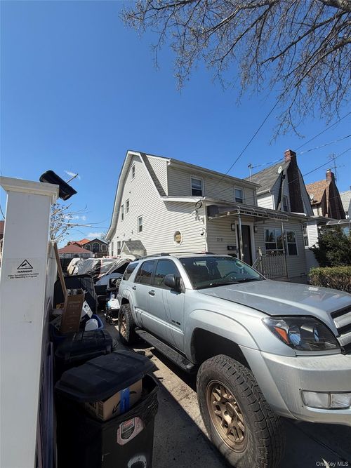 2222 Lee St, Whitestone, NY, 11357-3455 | Card Image