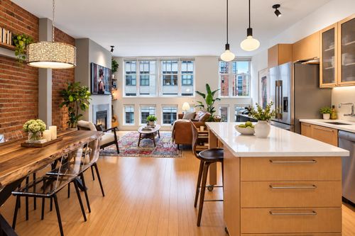 401-1072 Hamilton St, Vancouver, BC, V6B2R9 | Card Image