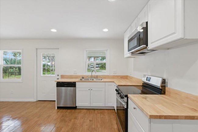 907 2 Nd Ave Se, House other with 4 bedrooms, 2 bathrooms and null parking in STEINHATCHEE FL | Image 17