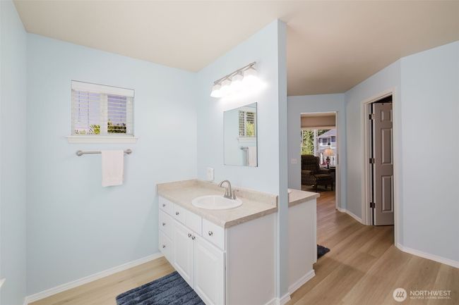 Dueling Vanities | Image 24