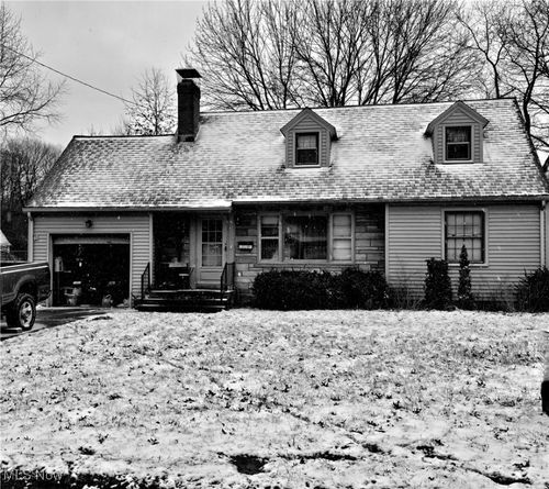 3209 Hermosa Drive, Youngstown, OH, 44511 | Card Image