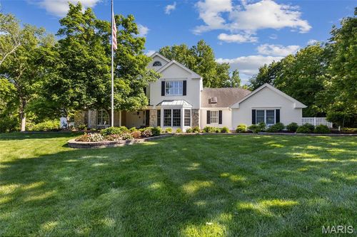 825 Greenwich Green Ln, Town and Country, MO, 63017-8428 | Card Image
