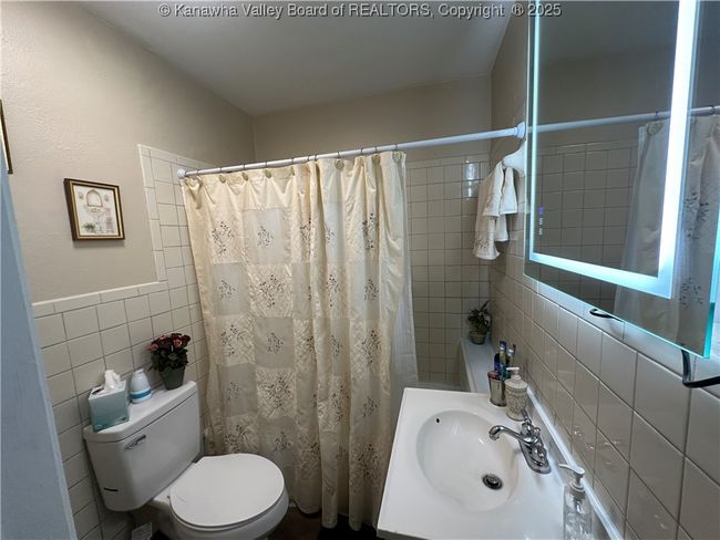 Full Bathroom | Image 13